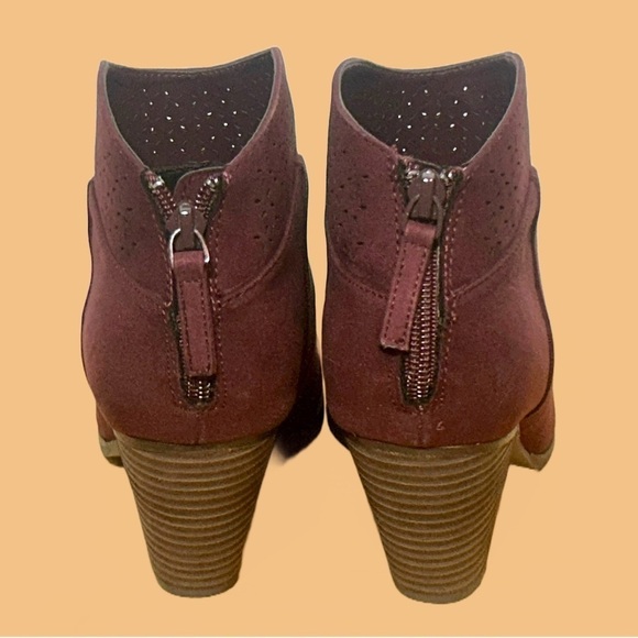 NWT Violet & Red Jackson Lazer Cut Topline Faux Suede Bootie in Burgundy Size 7M - Picture 9 of 16